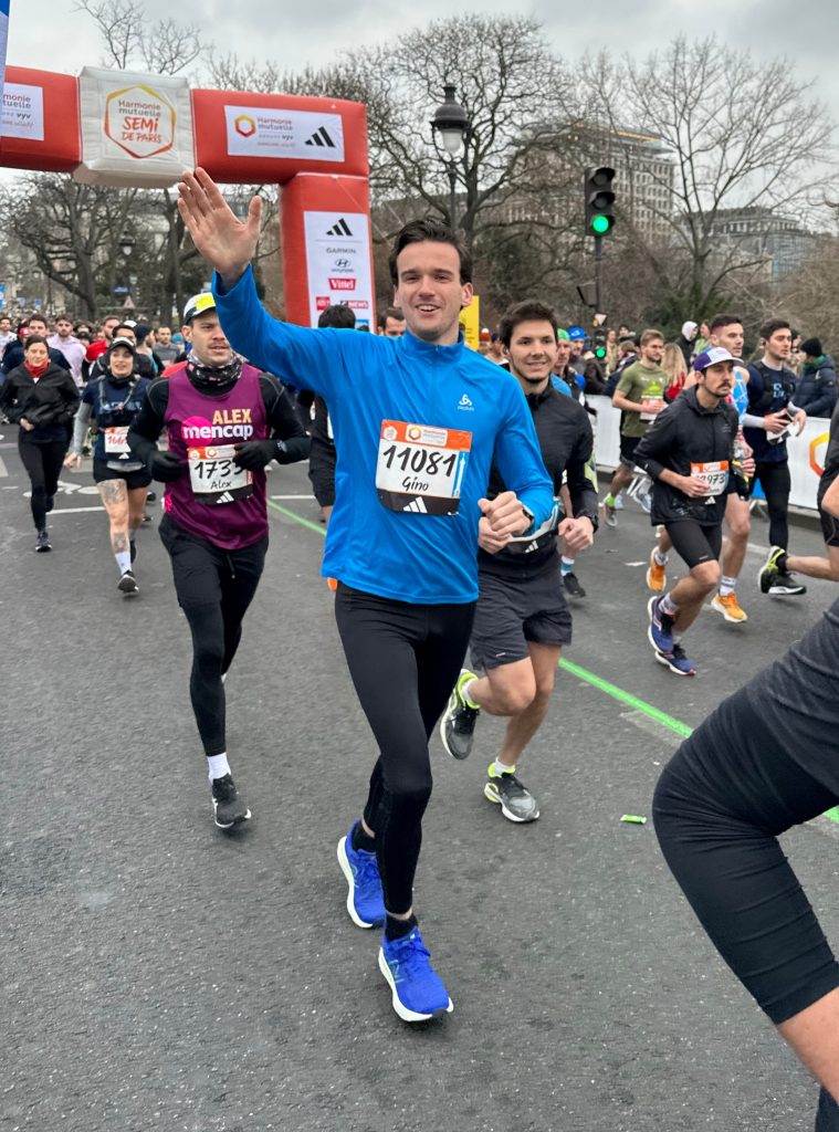 Gino van Engelen aan het hardlopen